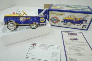 lot 230 image: New NAPA Dia Tow Truck Bank 16 Scale