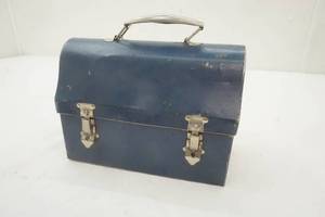 lot 250 image: Vintage Blue Lunch Box and Thermos