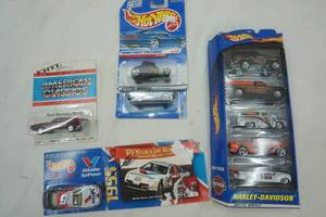lot 253 image: Variety of Hot Wheels in original packages