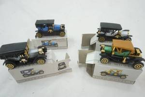 lot 278 image: Collectable Readers Diegest Diecast Mini Cars 164 scale