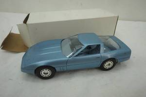 lot 286 image: Plastic 1985 Corvette