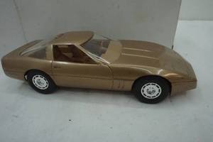 lot 287 image: Plastic 1986 Corvette
