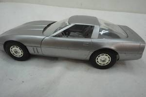 lot 288 image: Plastic 1985 Corvette