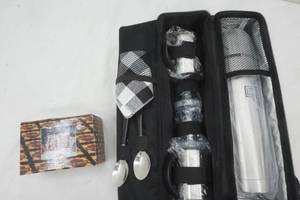 lot 337 image: Harley Davidson Bar Set and Salt & Pepper Shakers