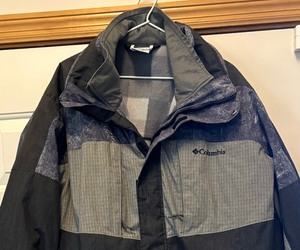 lot 44 image: Columbia Coat  Jacket