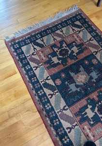 lot 14 image: Lovely Rug