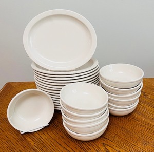 lot 113 image: Vintage Set of Homer Laughlin Best China White Ironstone Plates and Bowls