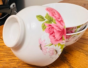 lot 116 image: Vintage Floral Designed Chinese Dishes with Bright Pink Flowers