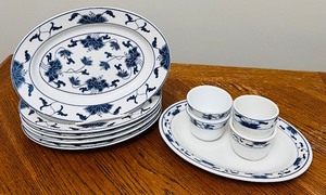 lot 117 image: Vintage Blue and White Chinese Vintage Dishes