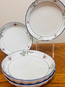 lot 118 image: Set of Four Jiangxi Ceramic Butterfly Bamboo Ramen Noodle Plates