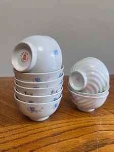 lot 125 image: Chinese Rice  Ramen Bowls in Blue Flowers and Pink Flowers