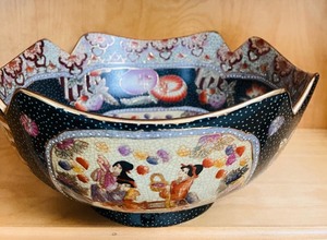 lot 101 image: Porcelain Vintage Chinese Bowl