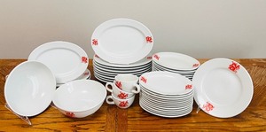 lot 108 image: Vintage Set of Chinese Dishes with Red Dragon Motif