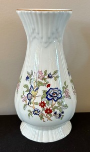 lot 161 image: Clock and Vase by Royal Tara