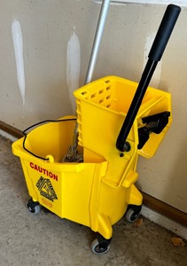 lot 170 image: Rubbermaid Bucket with Mop