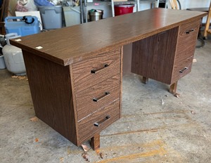 lot 186 image: Vintage Desk