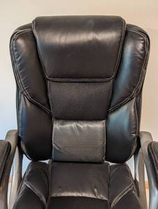 lot 145 image: Black Rolling Office Chair