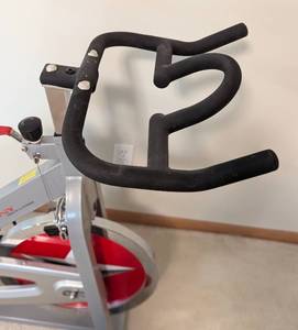 lot 98 image: Sunny Health and Fitness Stationary Bike