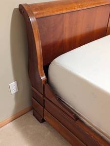 lot 21 image: King Size Wood Sleigh Bed