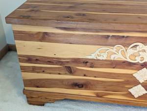 lot 26 image: Pretty Cedar Storage Chest