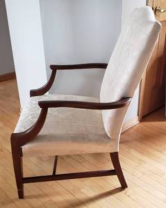 lot 253 image: Chair made by Statesville