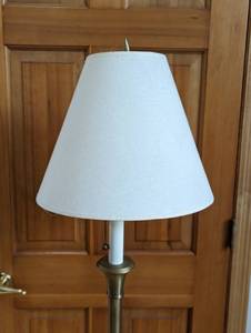 lot 89 image: Brass Floor Lamp
