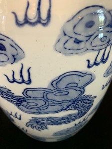 lot 202 image: Vintage Blue and White Chinese Dragon Ginger Jar