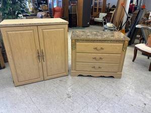 Dresser with Hutch