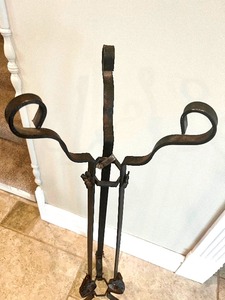 lot 1 image: Vintage Wrought Iron Plant Stand