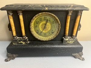 lot 11 image: Antique Mantel Clock