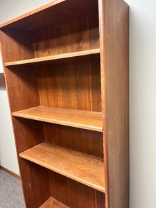 lot 10 image: Sturdy Oak Bookshelf