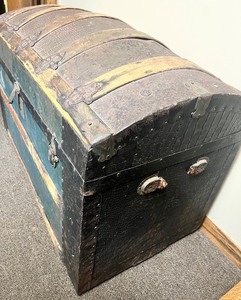 lot 16 image: Antique Steamer Trunk