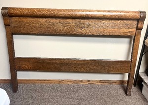 lot 25 image: Antique Carved Oak Full Size Bed Frame