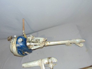 lot 5 image: Vintage Outboard Boat Motor