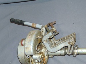 lot 6 image: Vintage Johnson Sea Horse Outboard Boat Motor