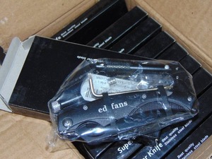 lot 57 image: 10 Pack Carabiner Multitool Knives