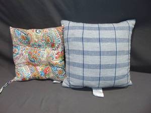 lot 86 image: Mixed Lot of Decorative Throw Pillows