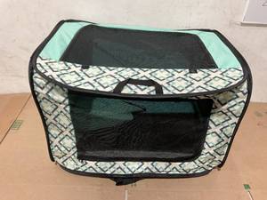 lot 322 image: TASDISE Portable Dog Crate Collapsible Pop Up Pet Kennel for Cats & Dogs Indoor and Outdoor Travel Use