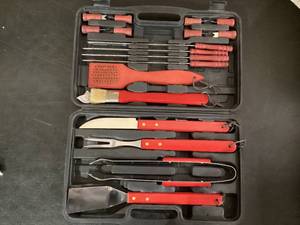 lot 393 image: 18PCS The Innovagoods Barbecue grill set is designed for grill masters