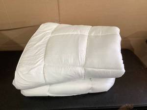 lot 615 image: Stweiner Mattress Pad Cover- Queen Size