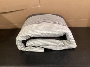 lot 616 image: King Size, Grey and White Comforter, Measures 86 x 78