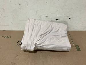 lot 554 image: SoundAsleep Dream Series Luxury Queen Air Mattress