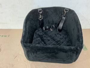 lot 566 image: Dog Car Seat 18x19x13