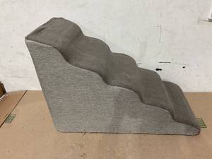 lot 595 image: 5- Step Dog Stairs 32x22x16
