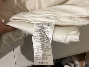lot 414 image: Goose Down Comforter Measures 68 x 90