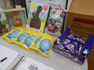 Seasonal Candy and Dcor...