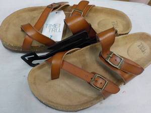 Time and Tru size 7 shoes - new...