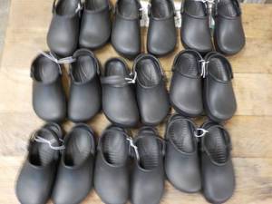 9 New Childrens Clogs size 131...