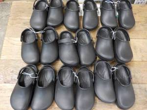 9 New Childrens Clogs size 131...