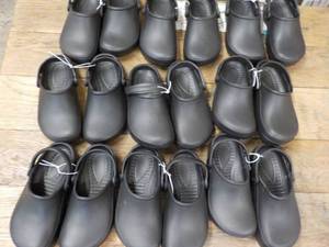 9 New Childrens Clogs size 131...